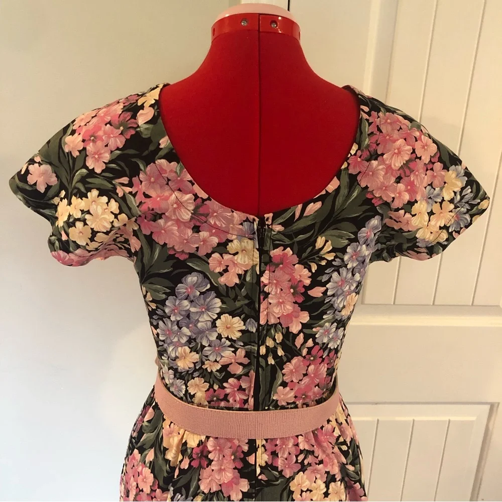 Vintage Floral Midi Length Tea Dress With Pink Belt - Picture 12 of 15